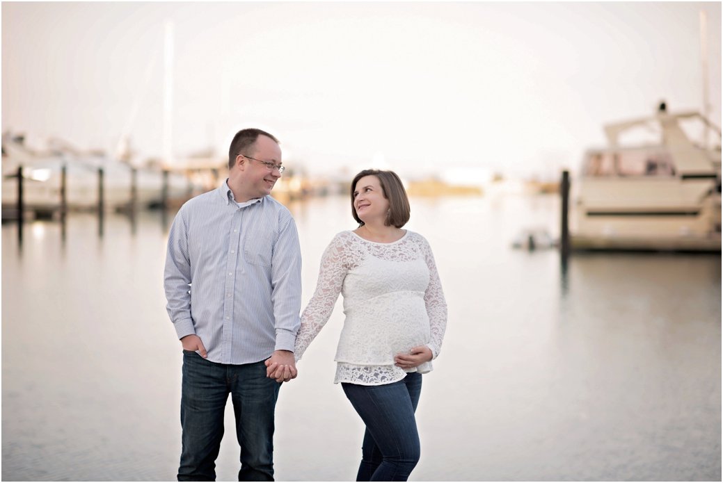 harbor white lace maternity session Chicago IL at the harbor