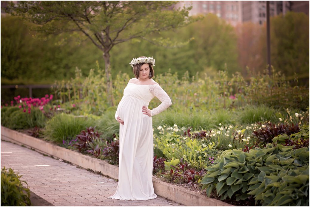 Maggie Daley Park white lace maternity session Chicago IL