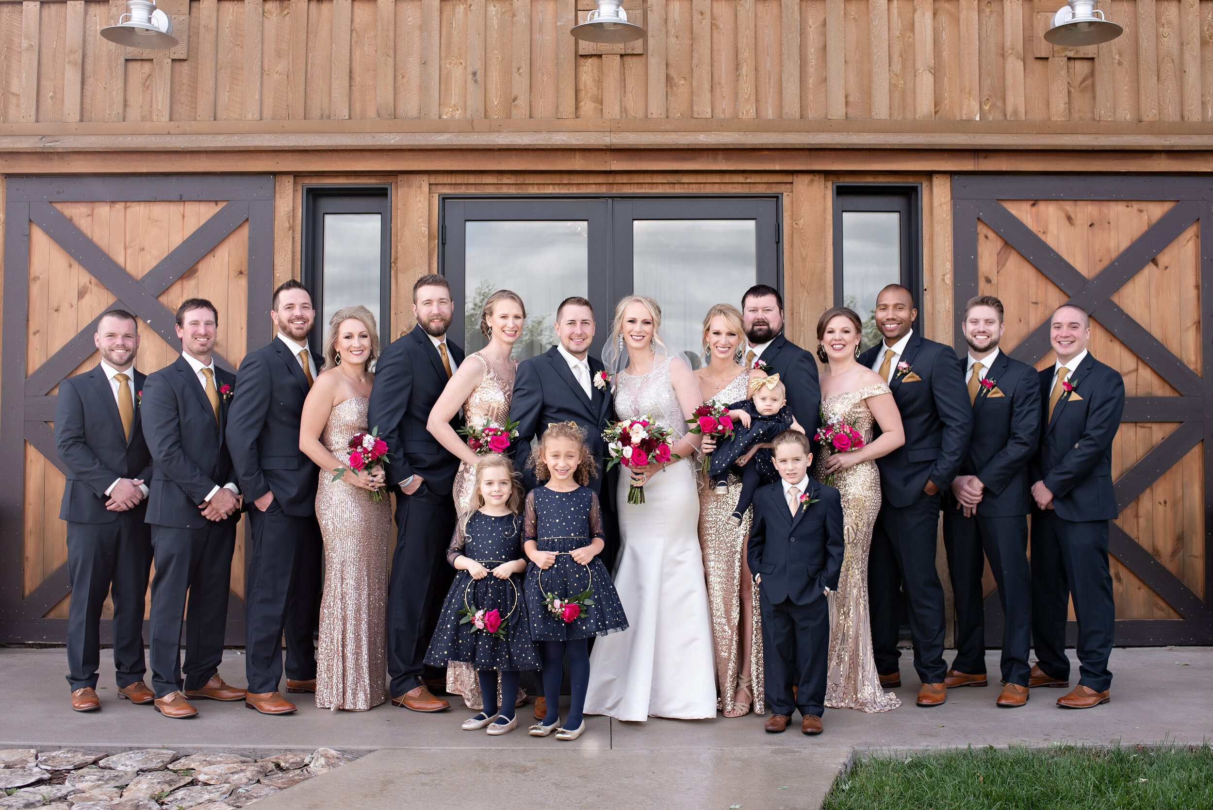 wedding party poses meadow barn sioux falls south dakota wedding photography